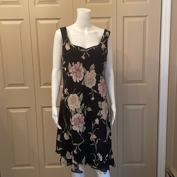 Two piece flower dress and jacket - Picture 5 of 10